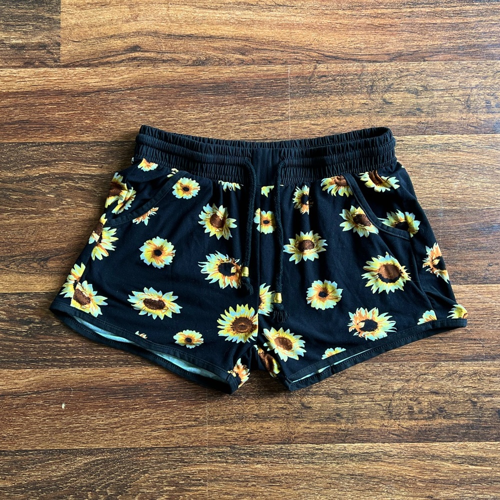 Black Sunflower Shorts!✨